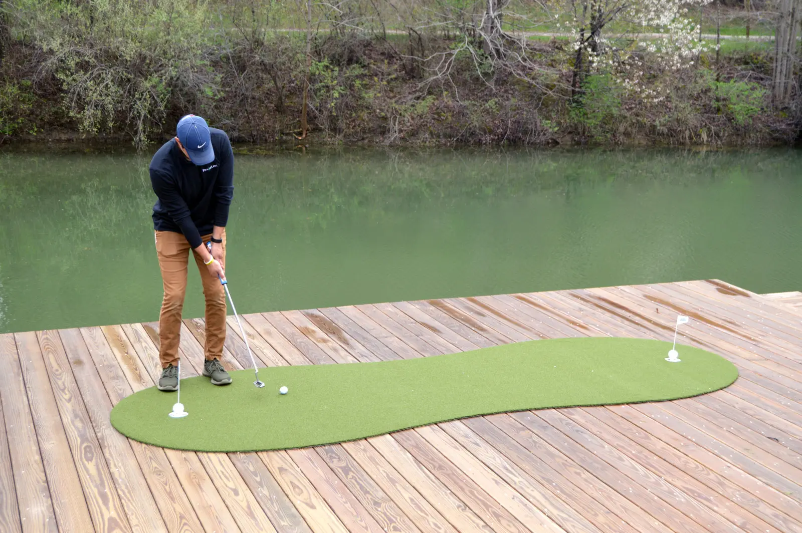 portable putting mat made from artificial grass