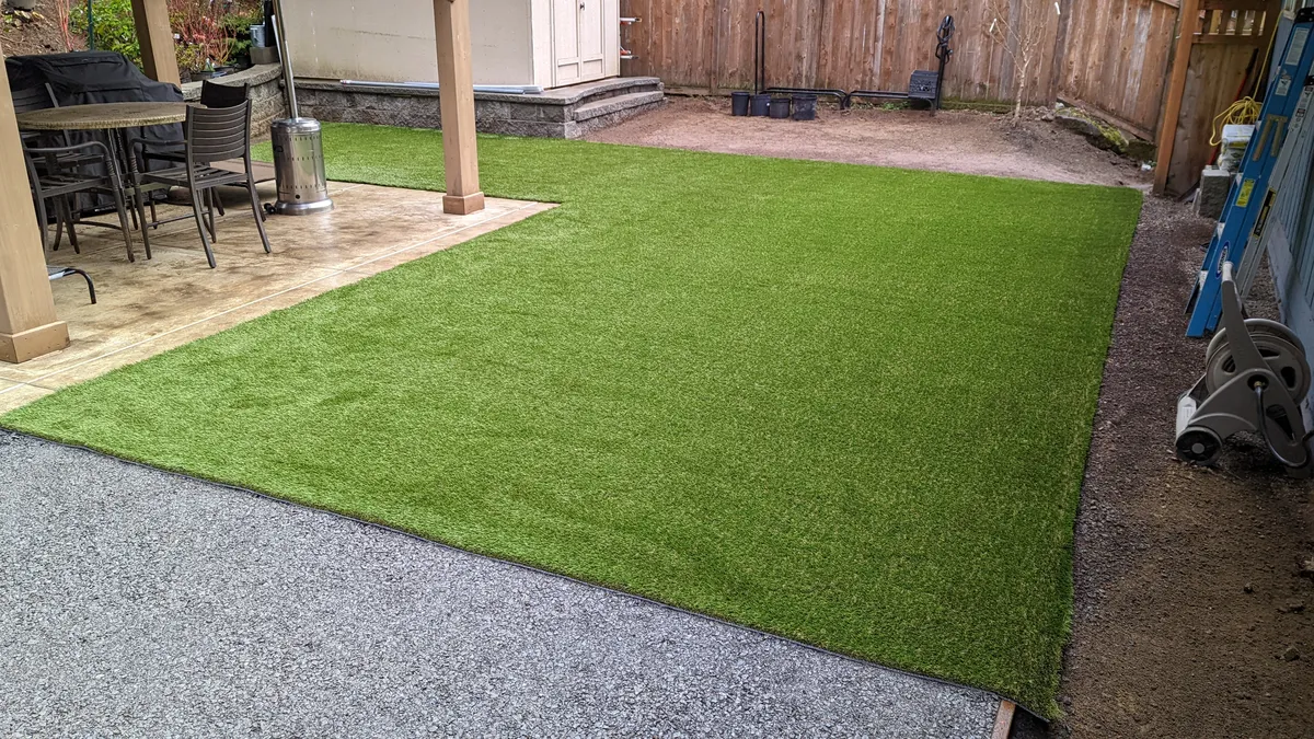 Artificial landscaping grass