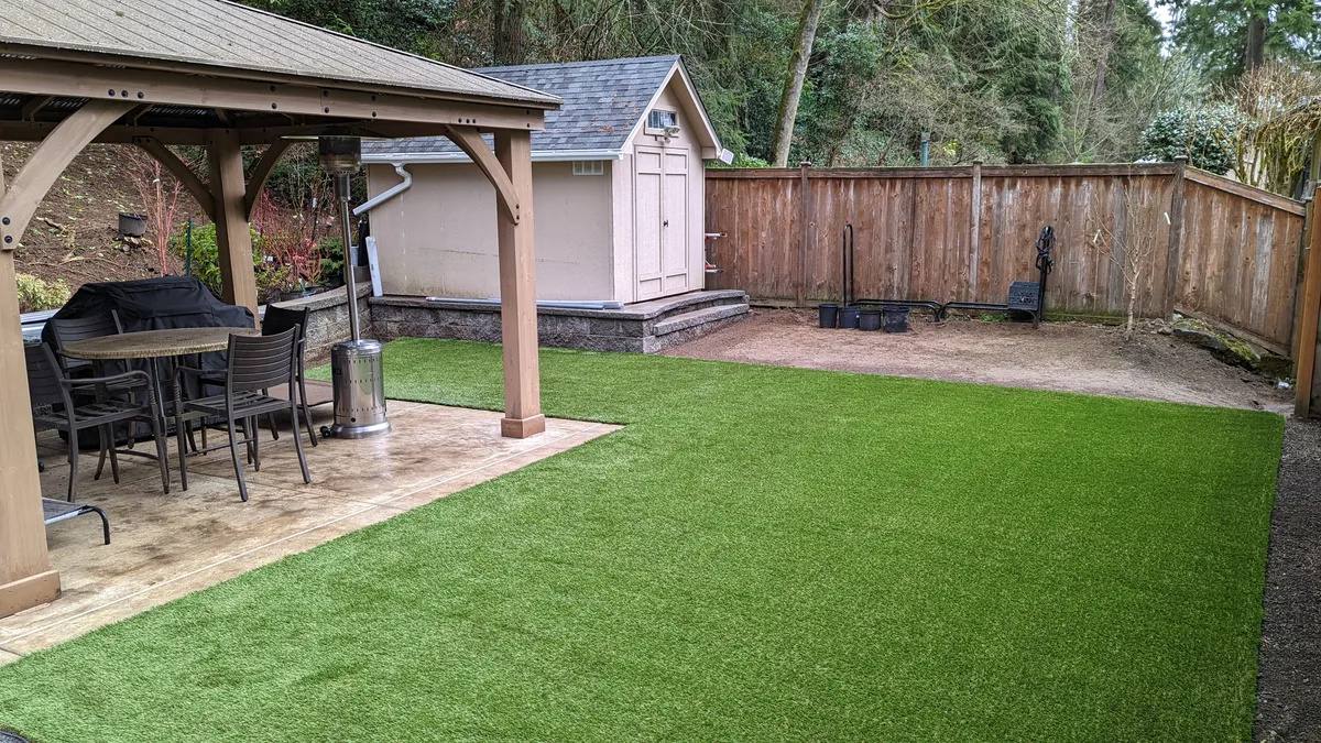 Artificial landscaping grass