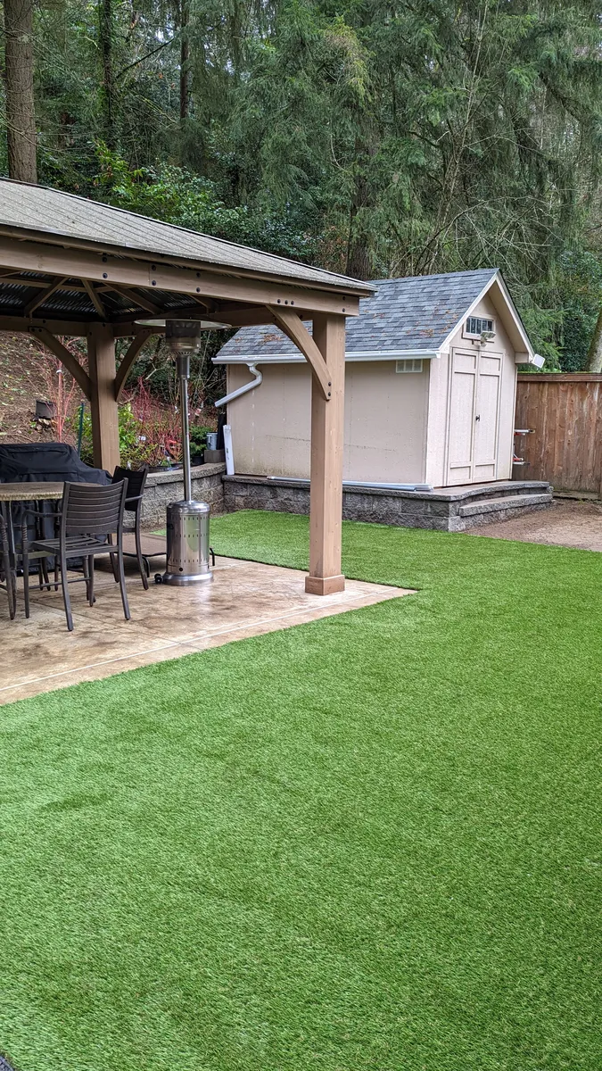 Artificial landscaping grass
