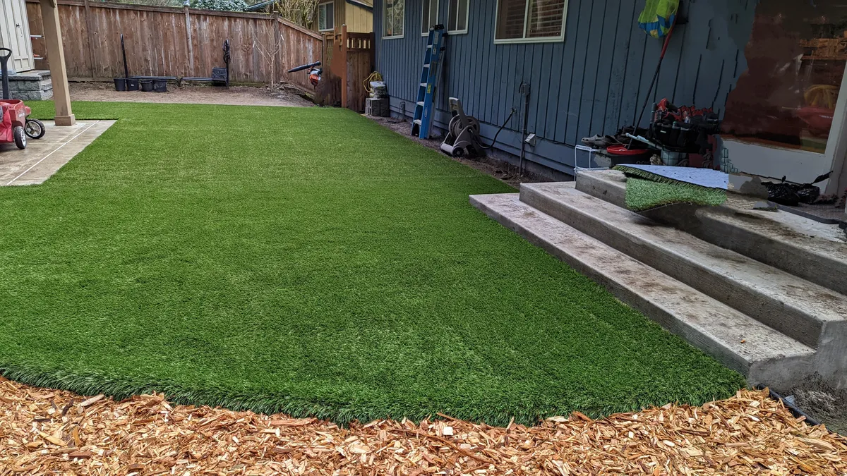 Artificial landscaping grass