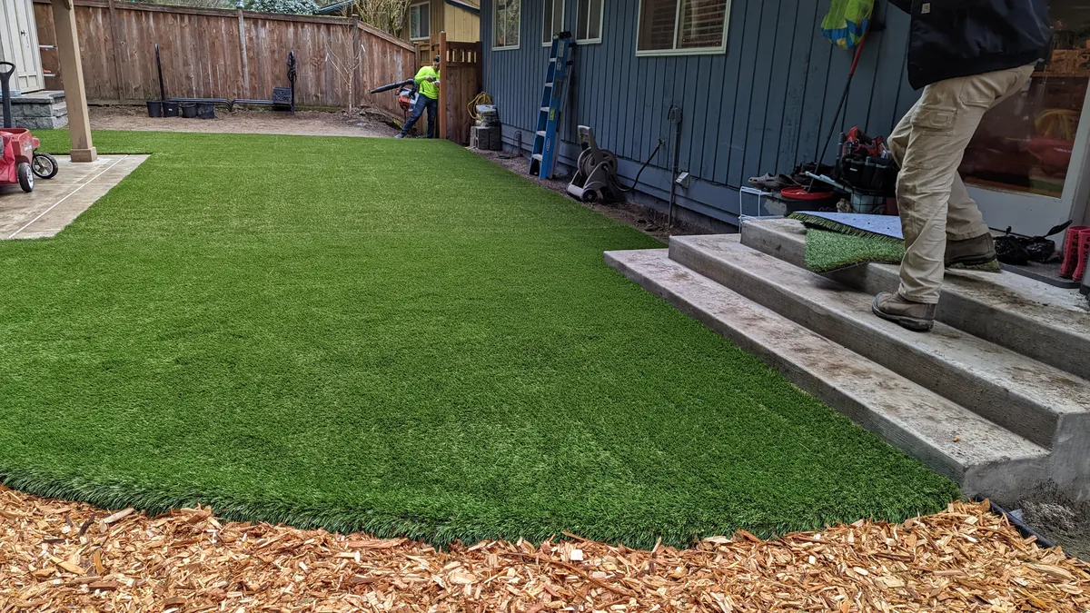 Artificial landscaping grass