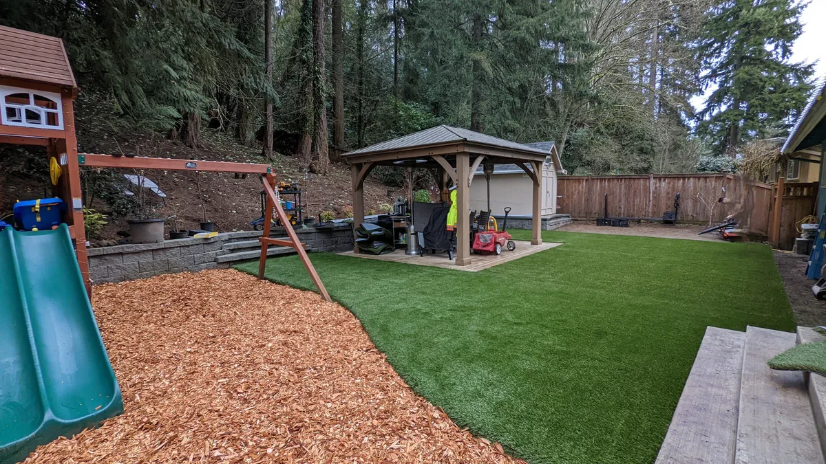 Artificial landscaping grass