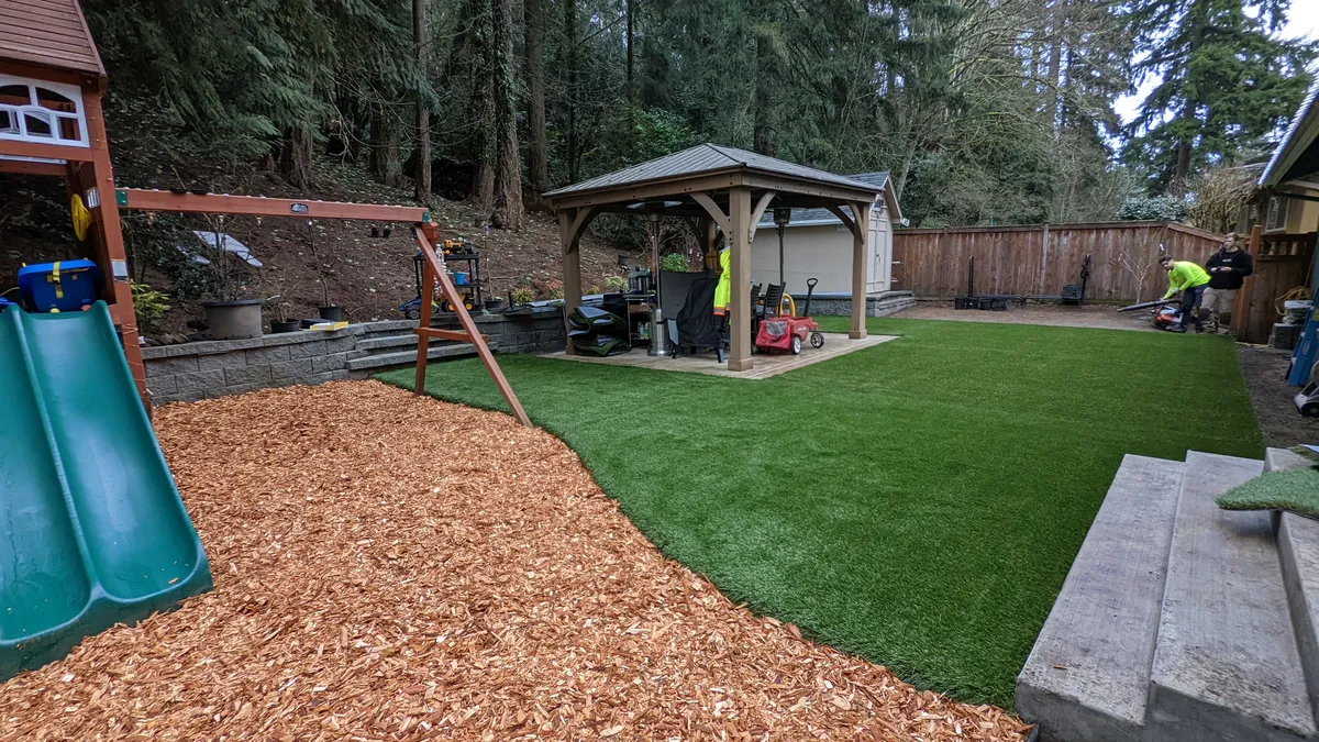 Artificial landscaping grass