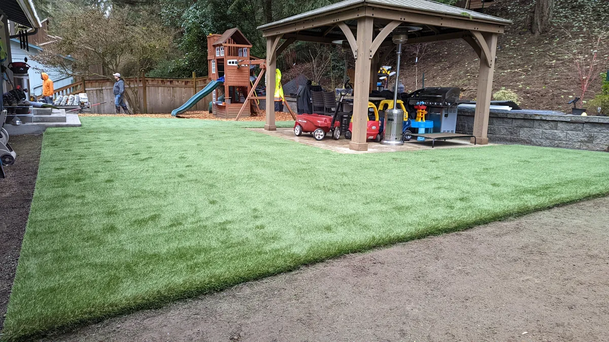Artificial landscaping grass